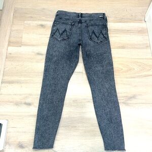 MOTHER THE HIGH WAISTED STUNNER ANKLE STEP FRAY CHALK FADED BLACK SIZE 30
